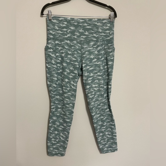 Athleta Salutation Stash Pocket II Printed Tight Leggings Camo Green Gray - Picture 2 of 5